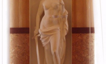 Скульптура из гипса: Кариатида, ресторан "Летний дворец" Петергоф