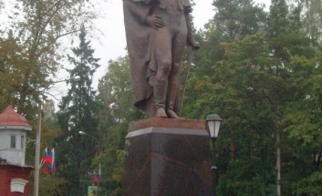 Памятники: В.А. Всеволожский (бронза, высота 3 м 50 см) , г. Всеволожск